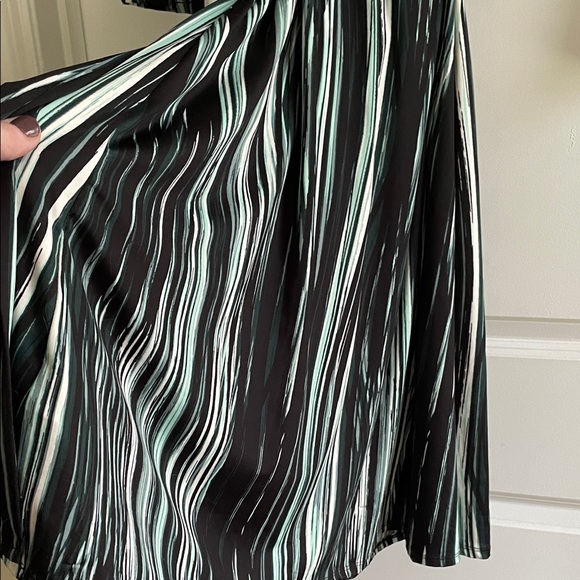Wrap dress Black, White and aqua/teal painterly Striped LuLaRoe Michelle - Picture 10 of 10